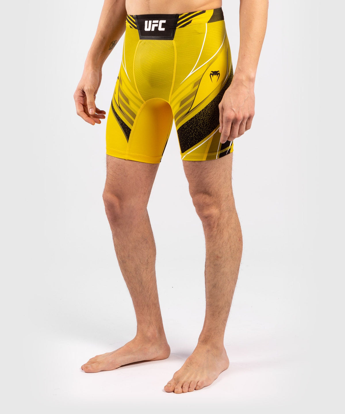 Short de compression pour Hommes UFC Venum Authentic Fight Night - Coupe Courte - Jaune