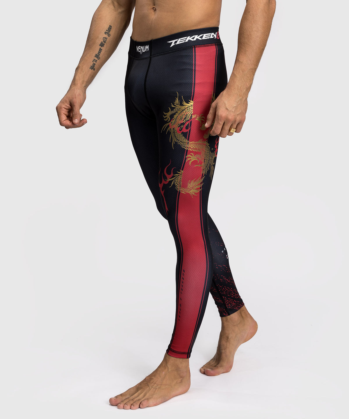Venum x TEKKEN 8 - Marshall Law Spats - Schwarz/Rot/Gold