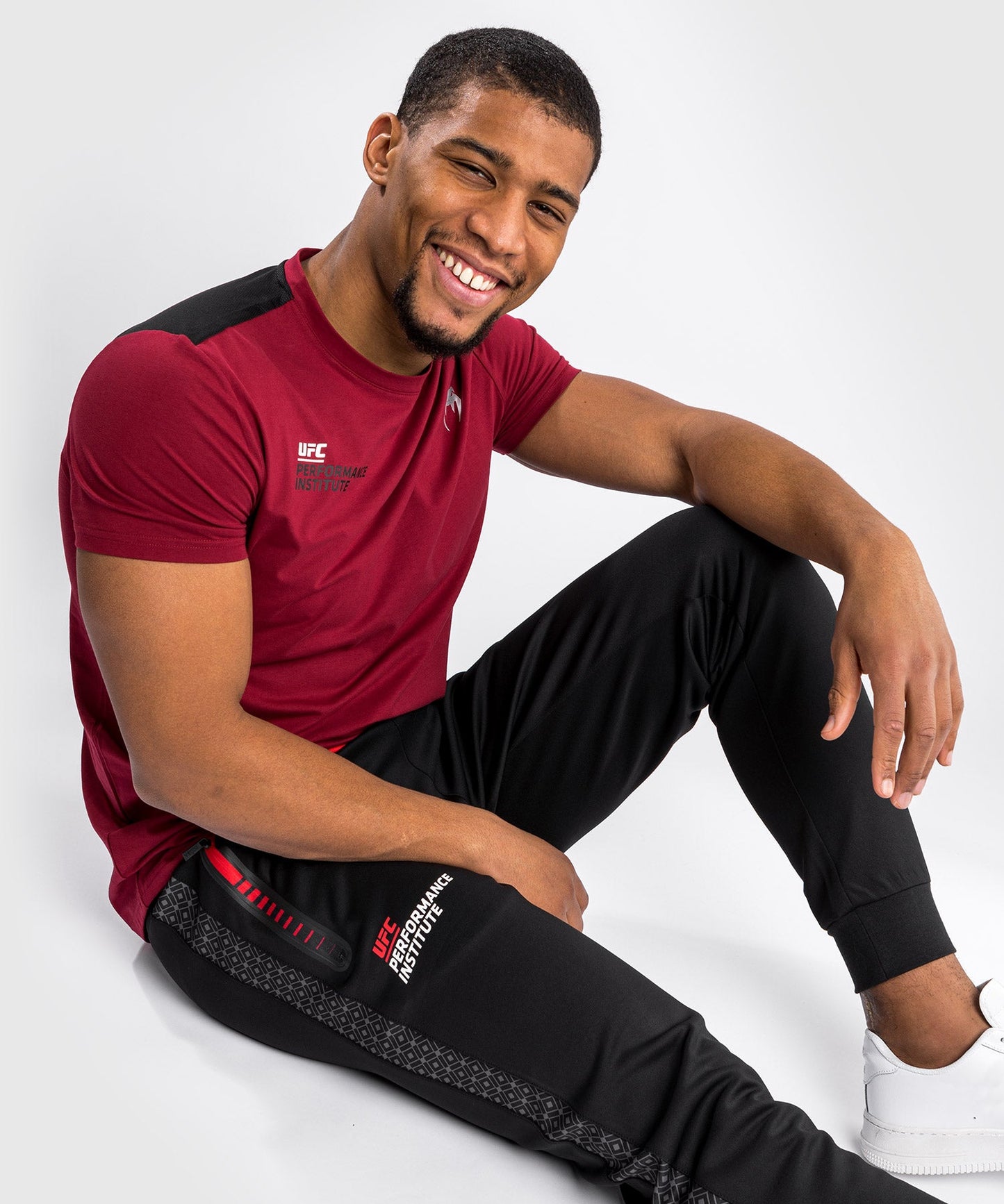 Venum Performance Institute UFC Jogginghose - Schwarz/Rot