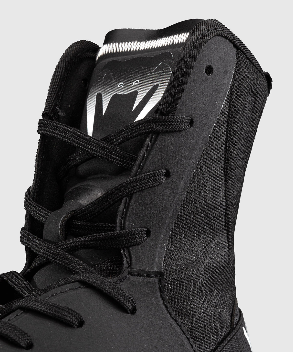 Chaussures de Boxe Venum Elite Neo – Noir/Blanc