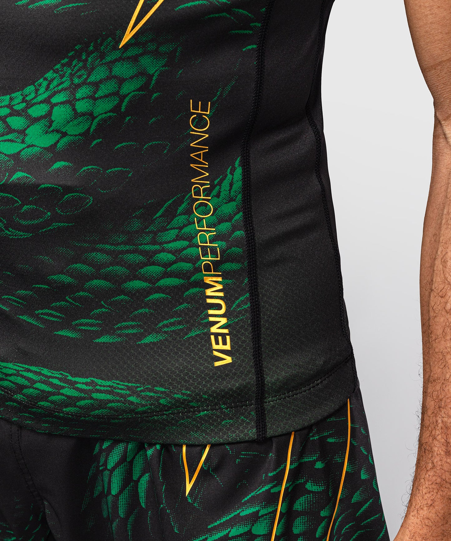 Venum Matupa Rashguard Manga Corta - Negro/Verde/Oro