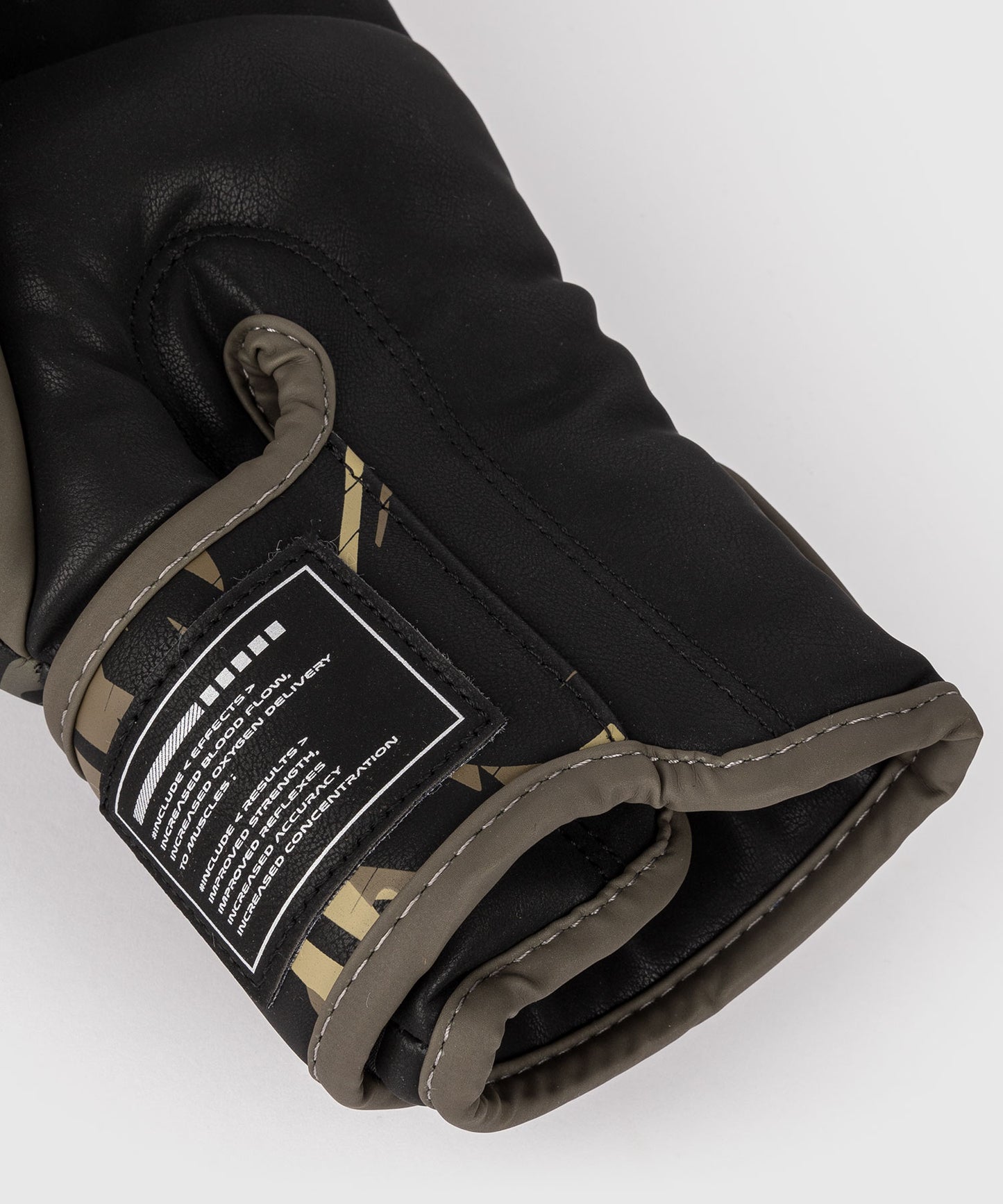 Gants de Boxe Venum Invader - Noir/Sable