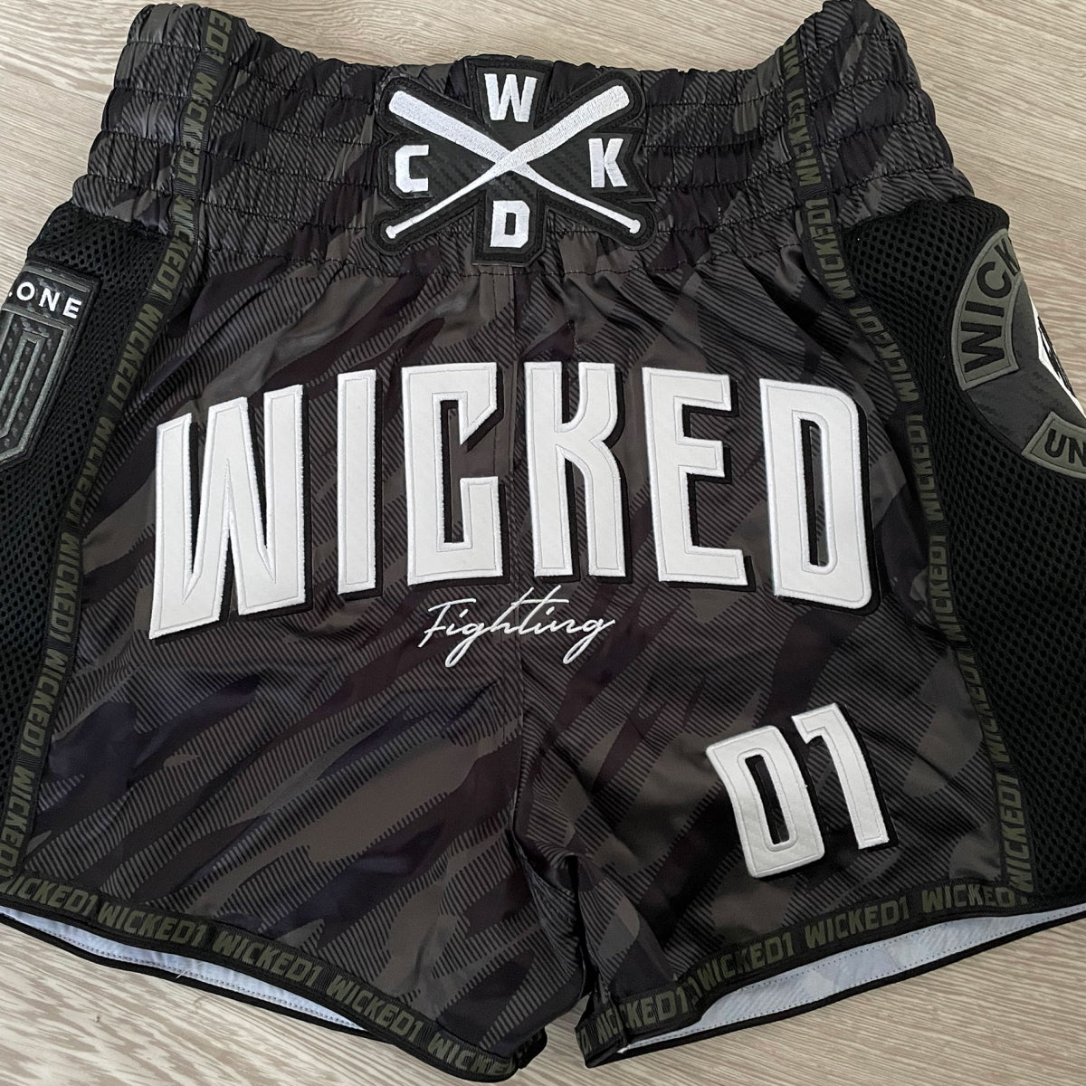 Wicked One Offensive Pantalones Cortos Muay Thai - Caqui