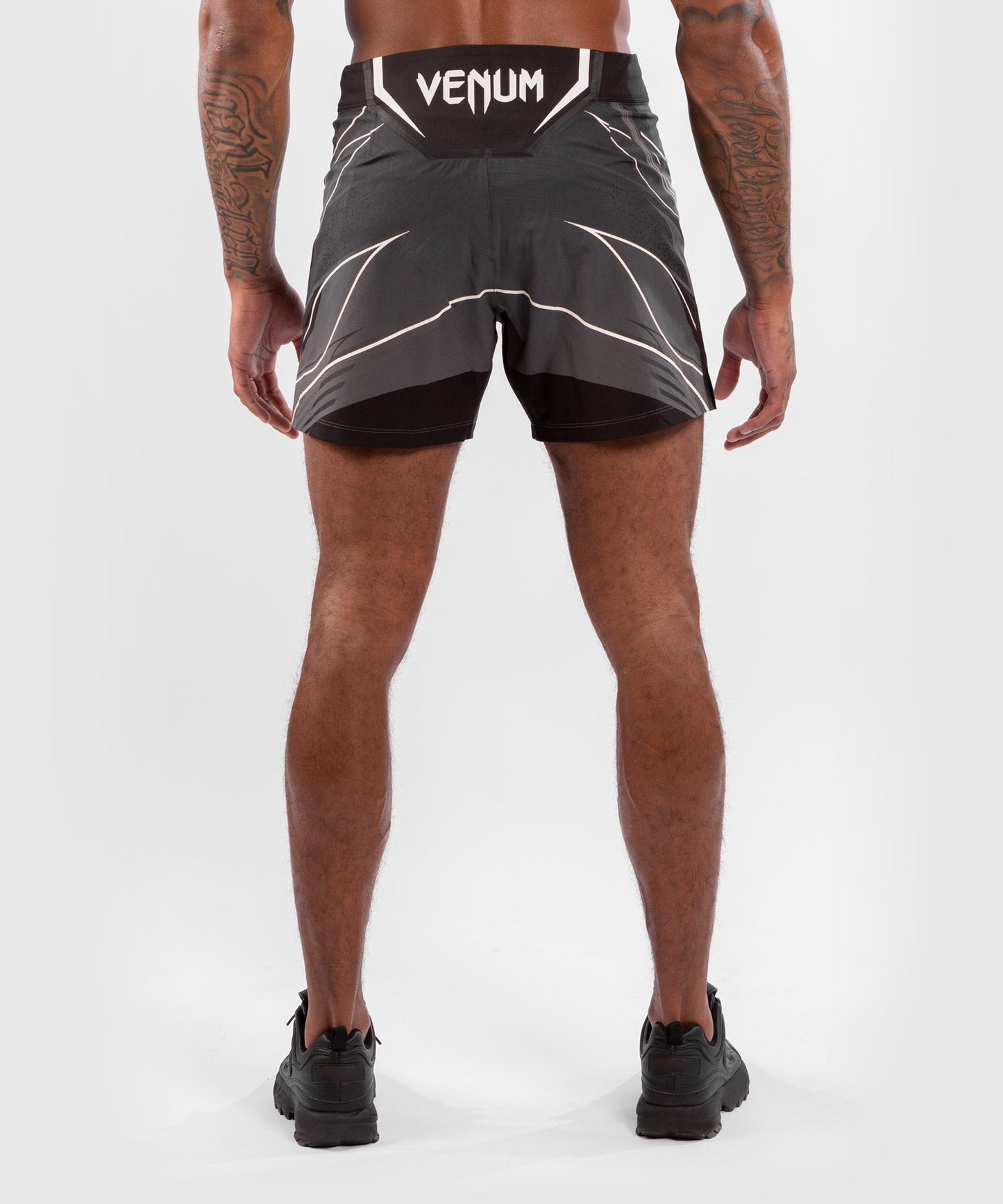 UFC Herren Fightshorts Venum Authentic Fight Night - Kurz geschnitten - Schwarz