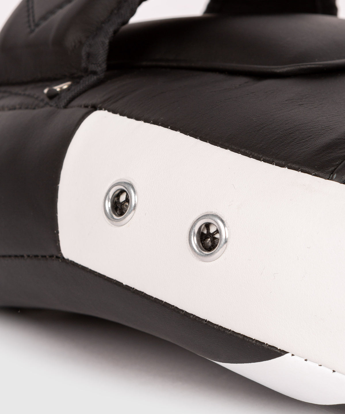 Venum Kick Boxing Gear 2.0 Mikrofaser Kleine Pfoten – Schwarz/Weiß