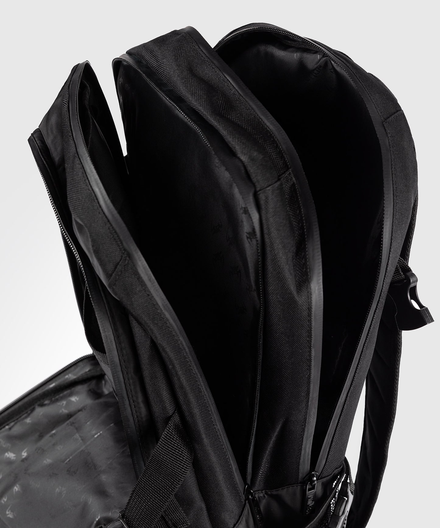 Venum Shockwave Zaino (20-25L) - Nero