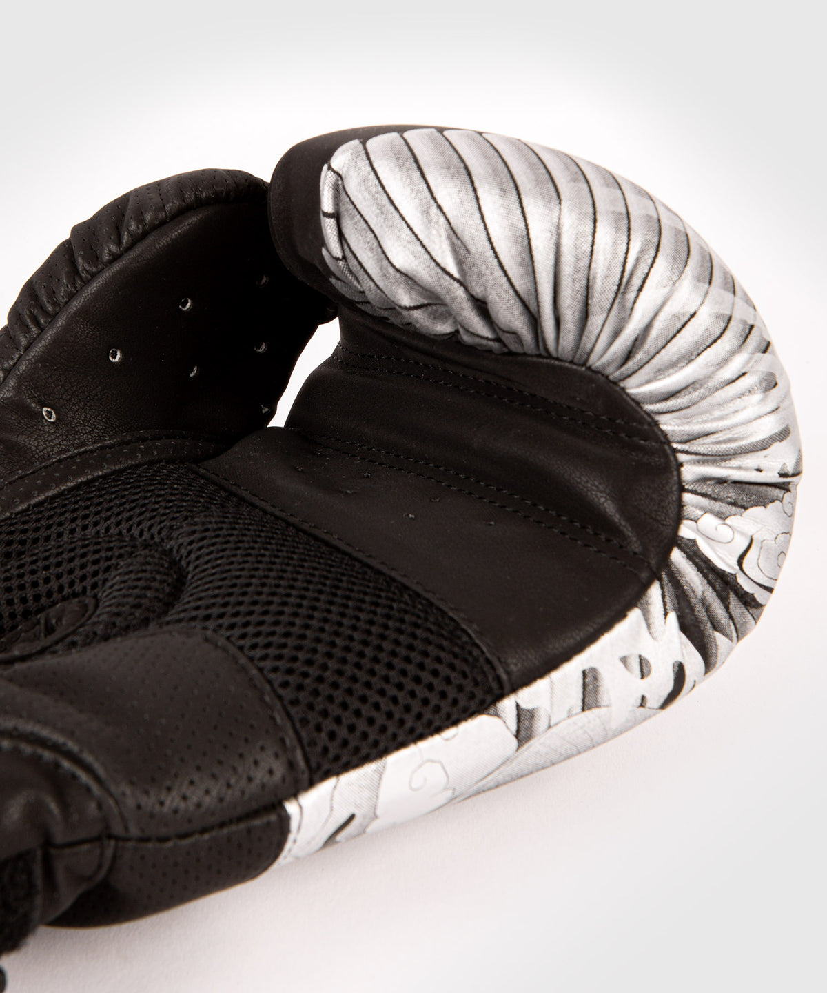 Venum YKZ21 Boxhandschuhe - Schwarz/Silber