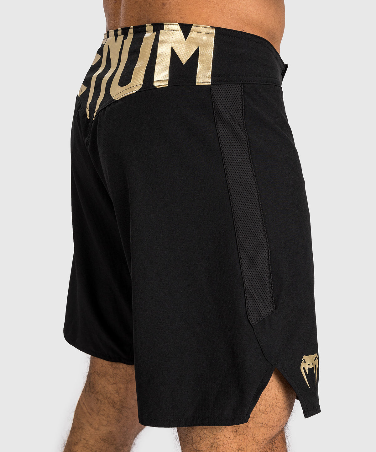 Venum Light 5.0 Fightshorts - Black/Gold