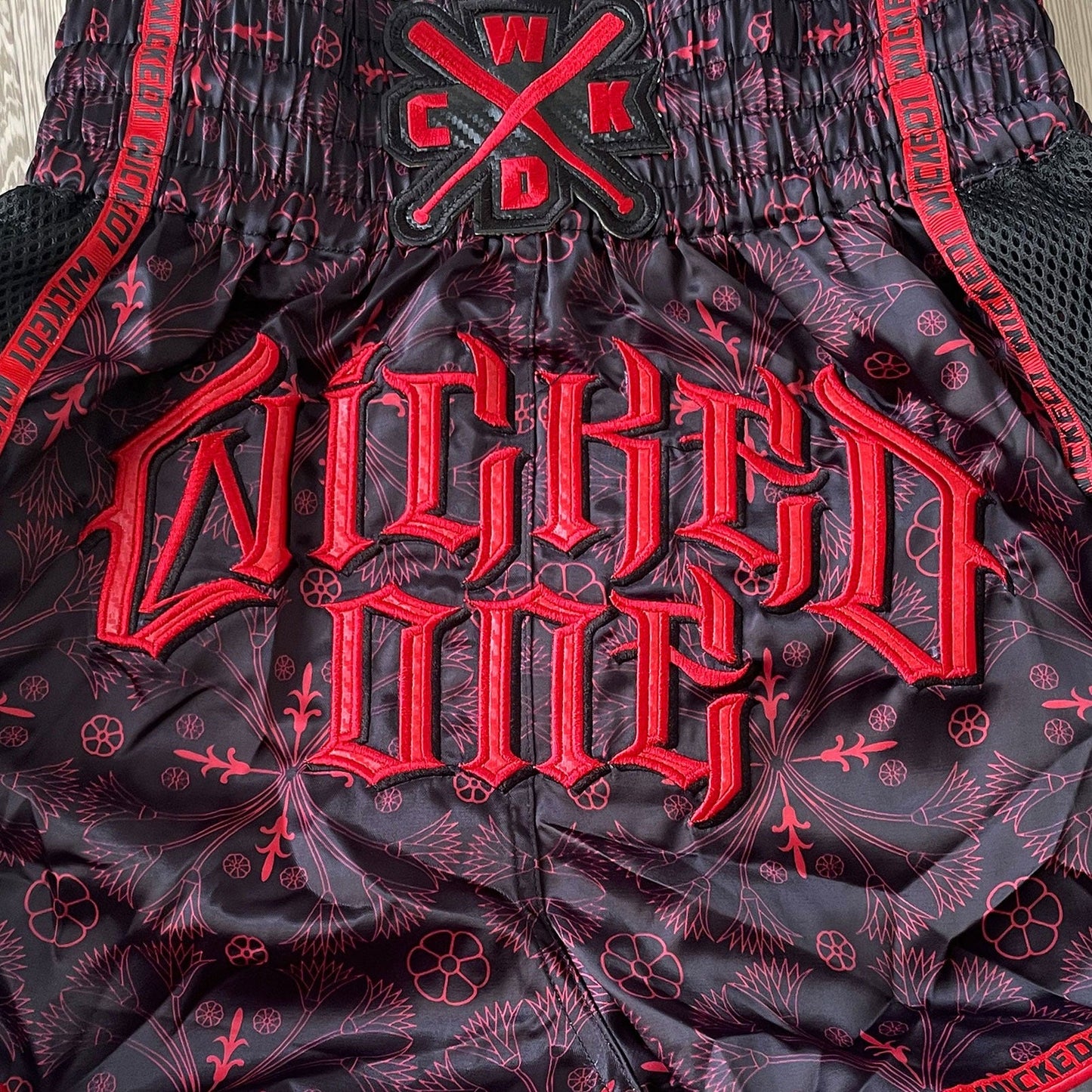 Short de Muay Thai Wicked One Kingdom - Rouge