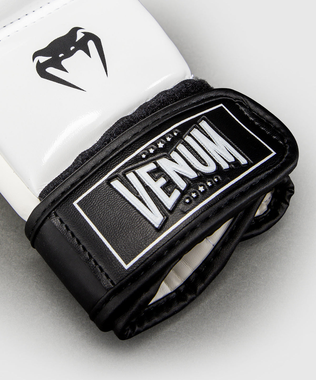 Venum Attack 2.0 Guanti da Sparring – Nero/Bianco