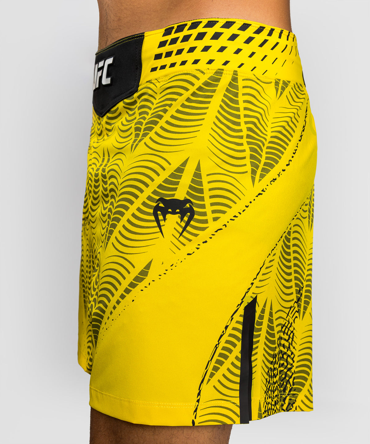 UFC Zenith by Venum Authentic Fight Night Short de pelea ajuste corto Hombre - Amarillo