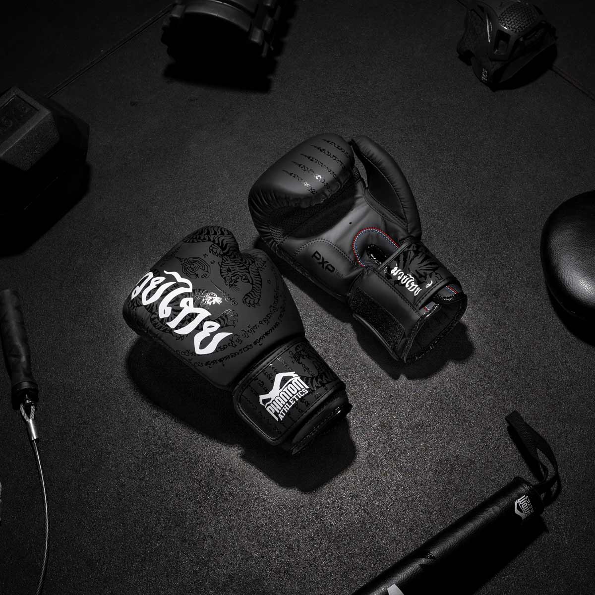 Phantom Athletics Muay Thai Boxhandschuhe - Schwarz