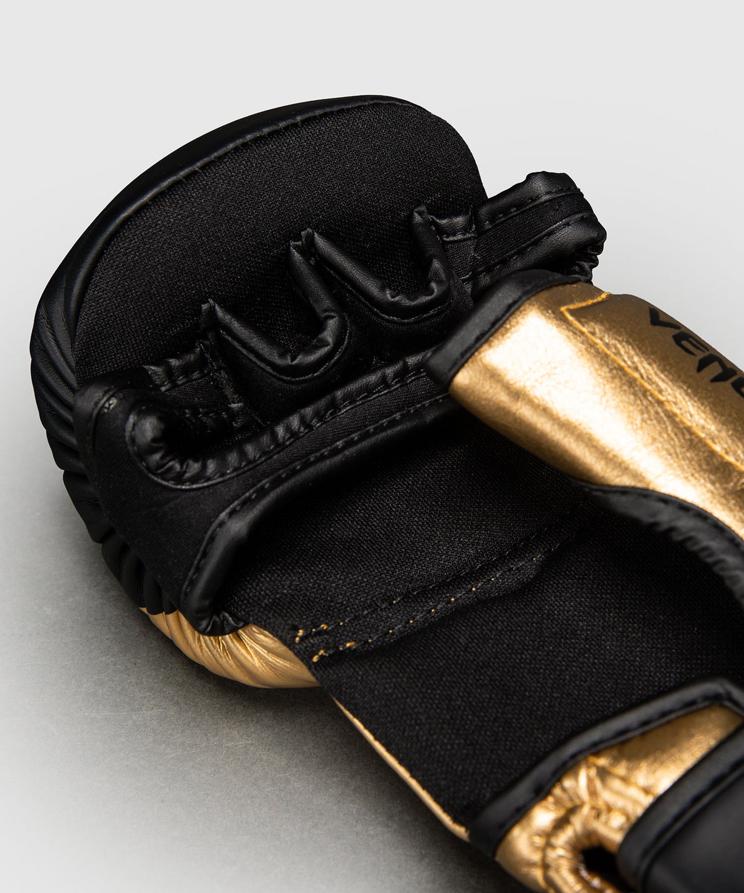 Venum Attack 2.0 Sparringhandschuhe – Gold/Schwarz