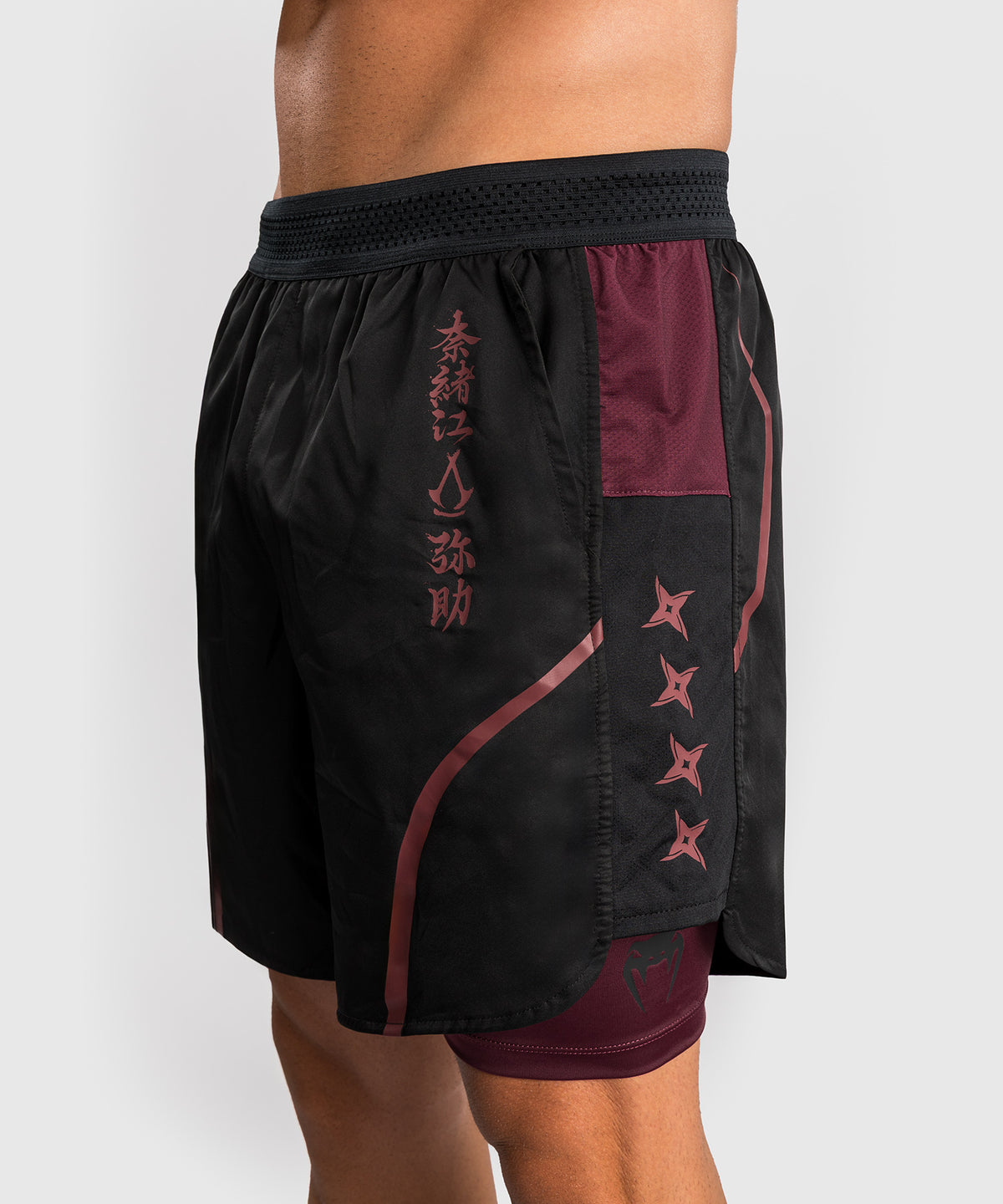 Short d'Entraînement pour Hommes Venum x Assassin’s Creed Shadows - Bordeaux/Noir