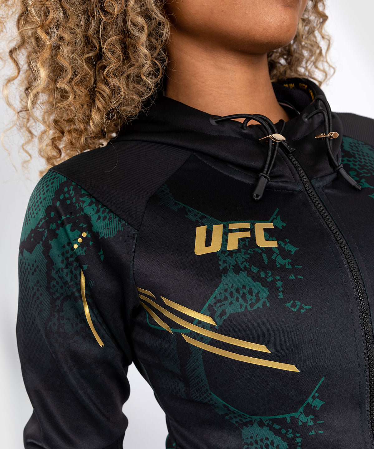 UFC Adrenaline by Venum Authentic Fight Night Sudadera con capucha Walkout para mujer - Emerald Edition - Verde/Negro/Dorado
