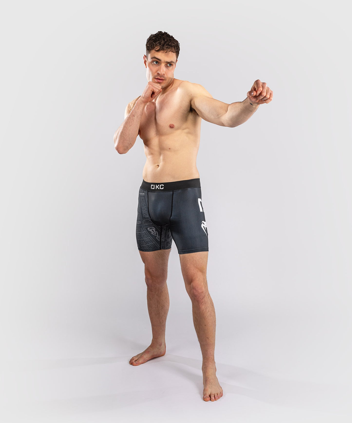 Short de Compression Karate Combat by Venum – Noir/Gris
