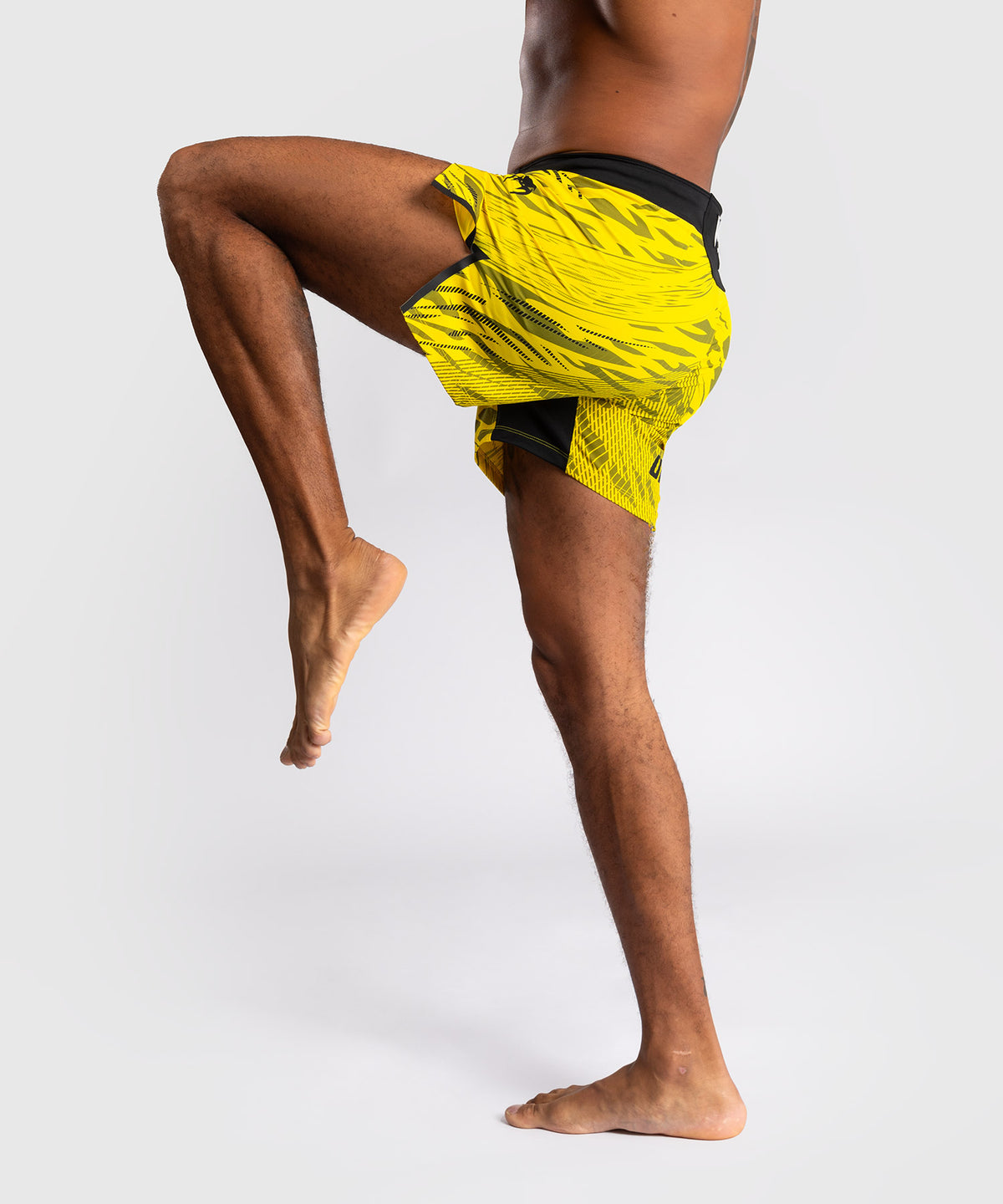 UFC Fusion by Venum Authentic Fight Night Herren Fight Short - Short Fit - Gelb