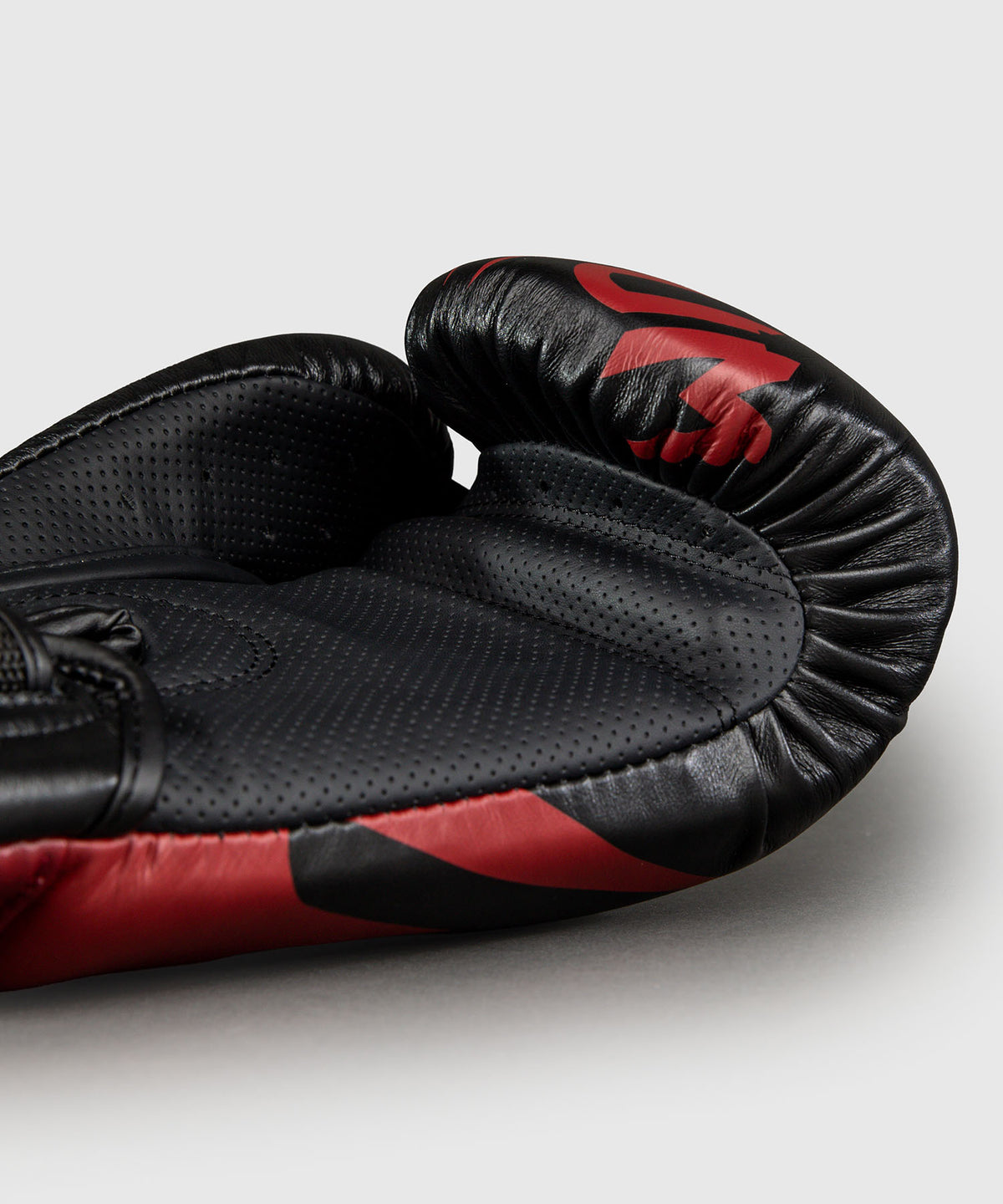 Venum Reverso Guanti da Boxe – Nero/Rosso