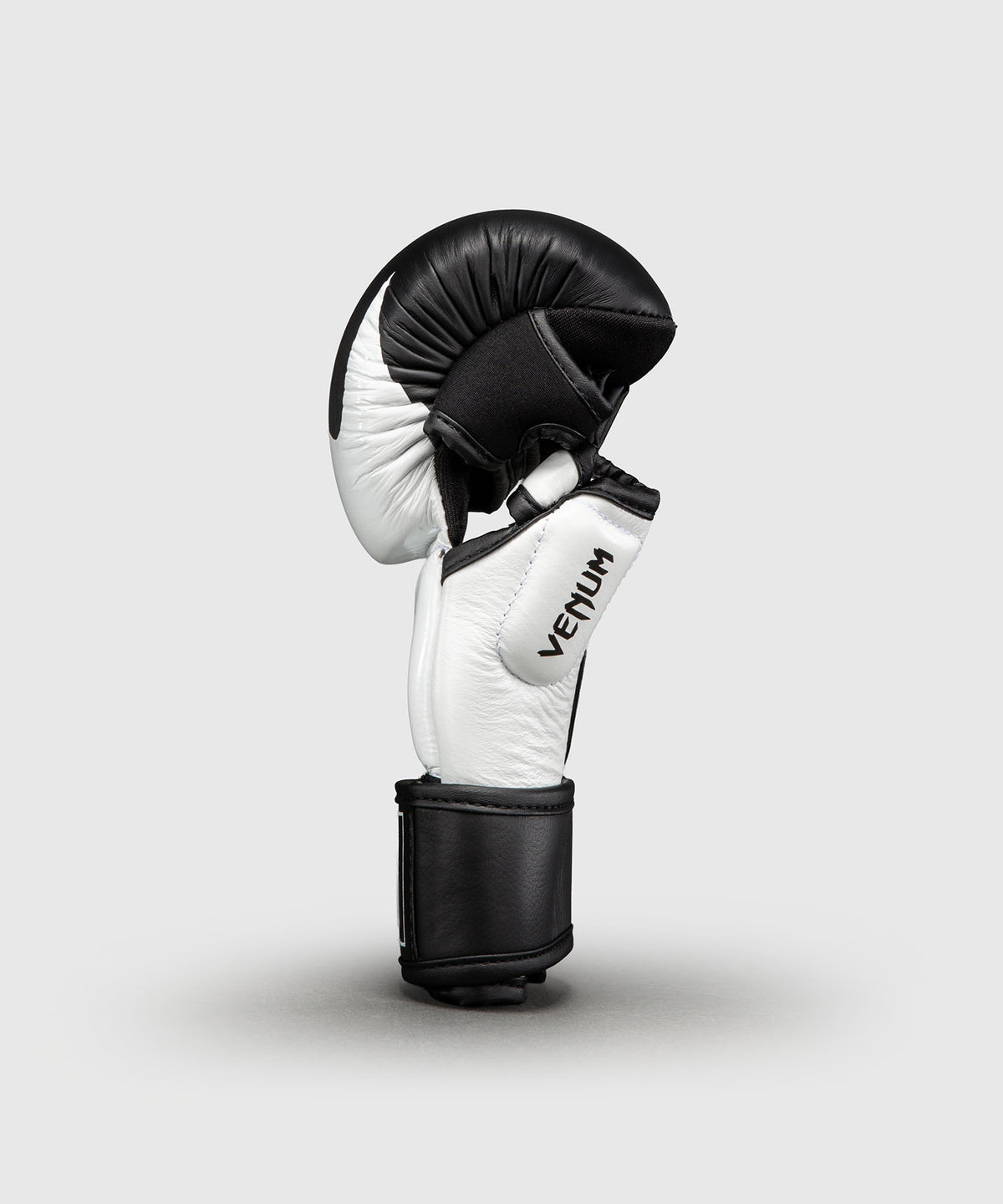 Gants de Sparring en Cuir Venum Attack 2.0 – Noir/Blanc