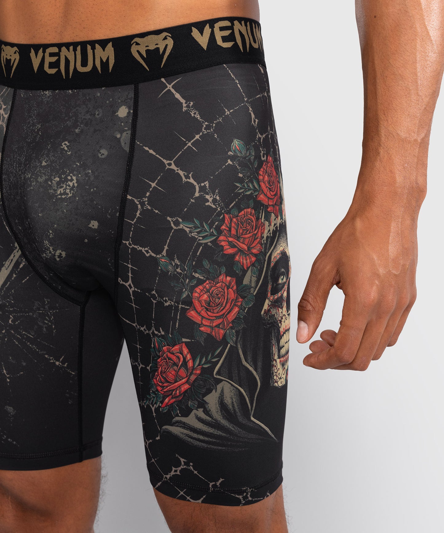 Short de compression pour Hommes Venum Santa Muerte 5.0 - Noir Profond/Or