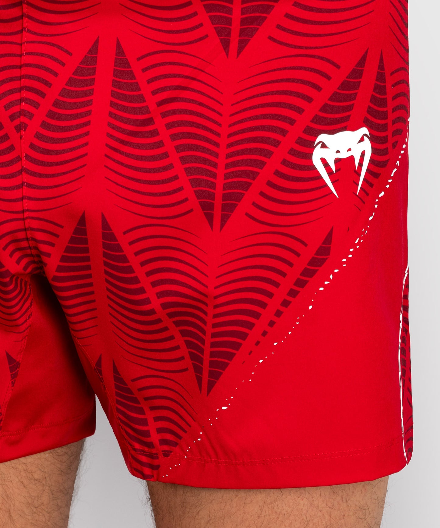 UFC Zenith by Venum Authentic Fight Night Short de pelea ajuste corto Hombre - Rojo