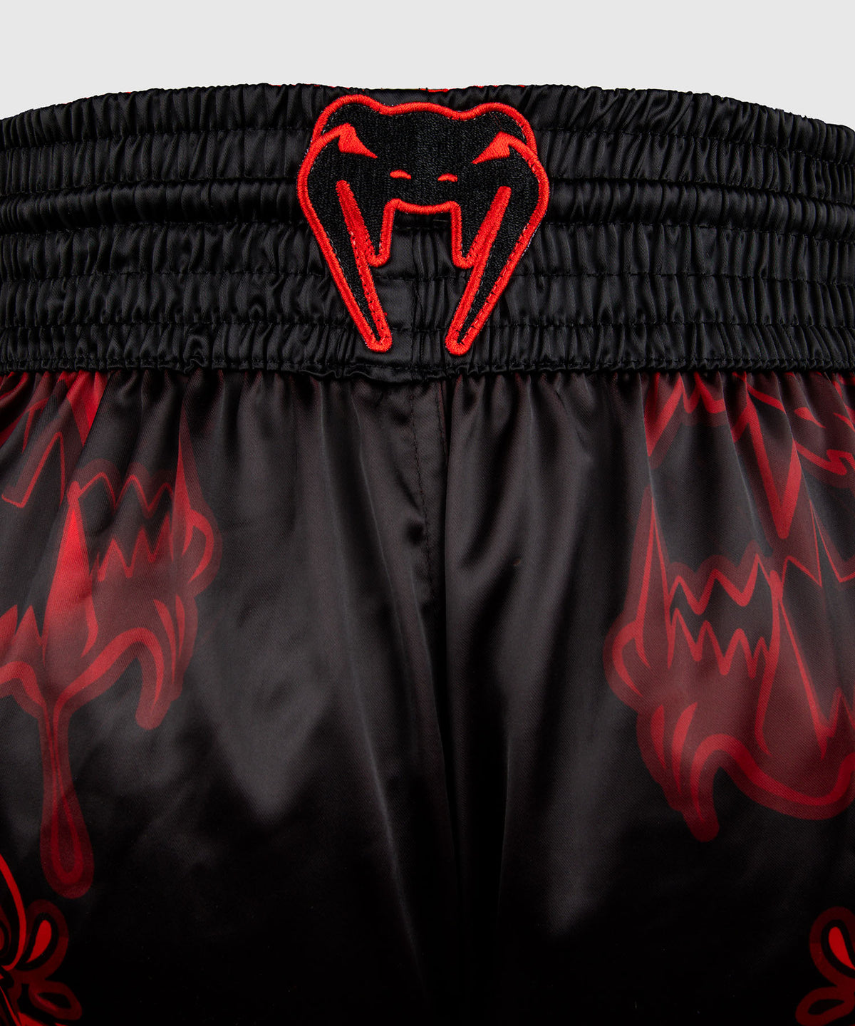 Venum Wolf Atak Muay-Thai-Shorts – Schwarz/Rot