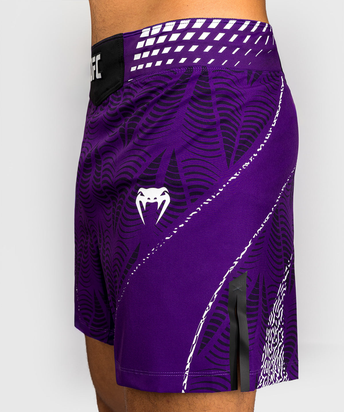 UFC Zenith by Venum Authentic Fight Night Short de pelea ajuste corto Hombre - Morado
