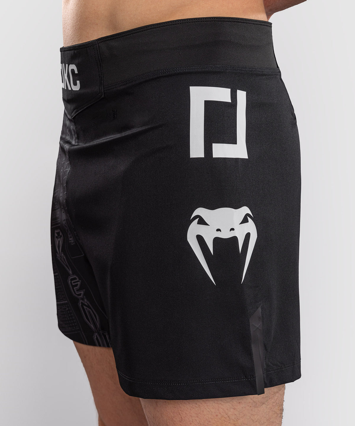 Karate Combat by Venum Pantaloncini da Combattimento – Nero/Grigio