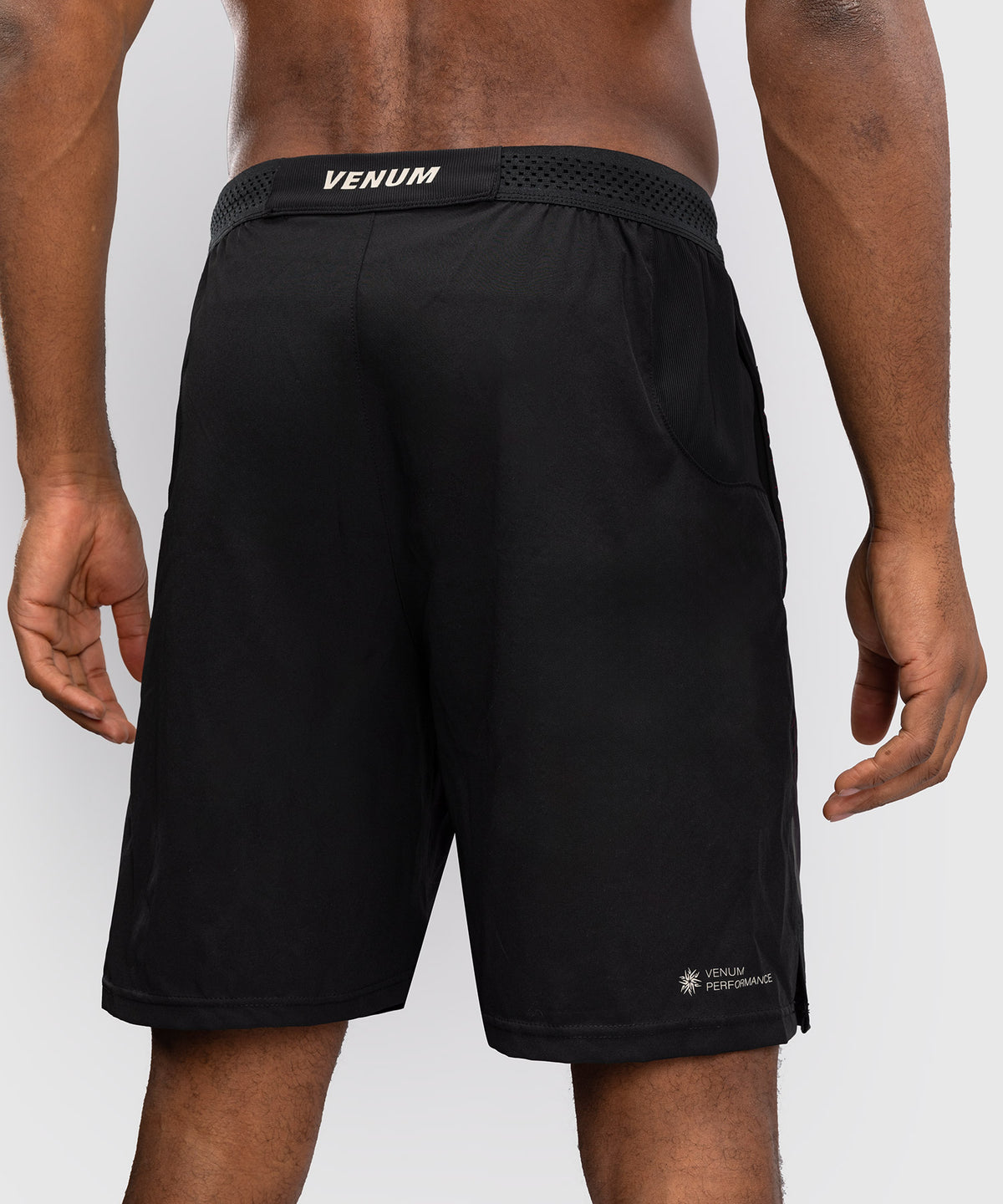 Venum G-Fit Air Herren Trainingsshorts - Tiefschwarz/Feuerrot