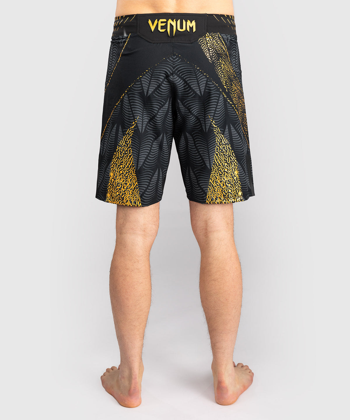 UFC Zenith by Venum Authentic Fight Night Lange Passform Fight Short Herren - Champion