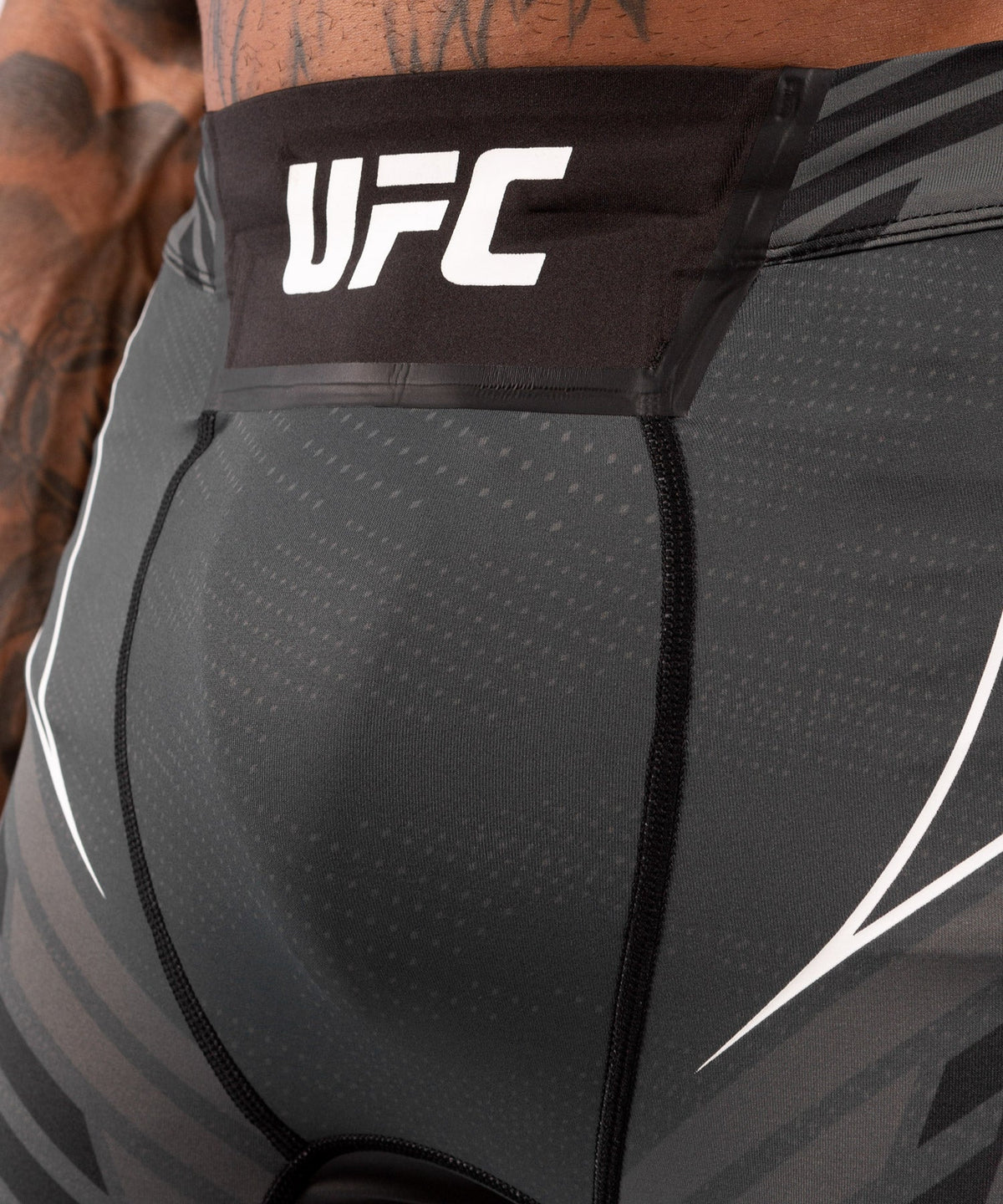 UFC Herren Kompressionsshorts Venum Authentic Fight Night - Long Cut - Schwarz