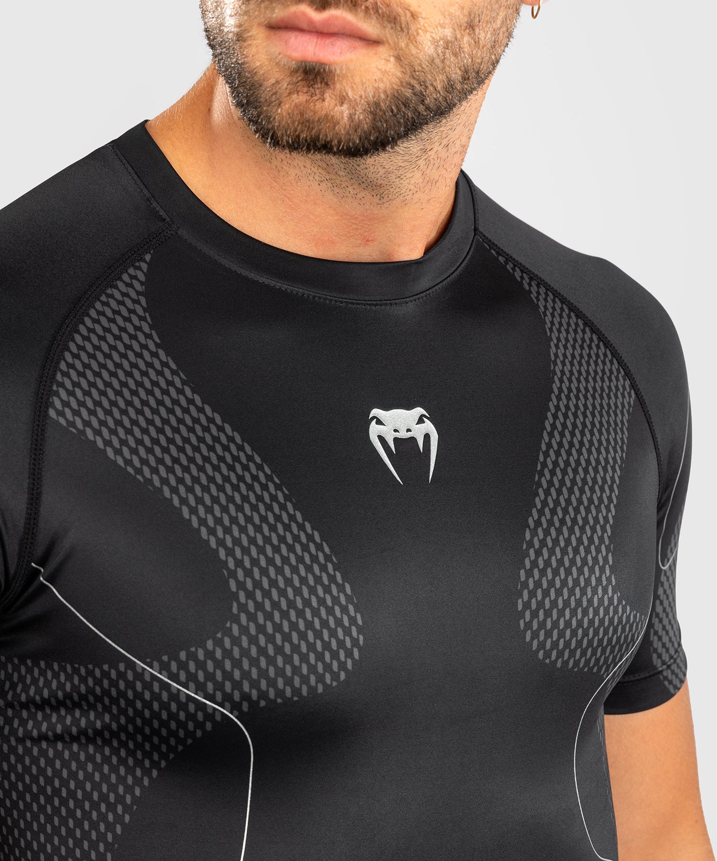 Venum Nexus Rashguard Manga Corta – Negro/Plata