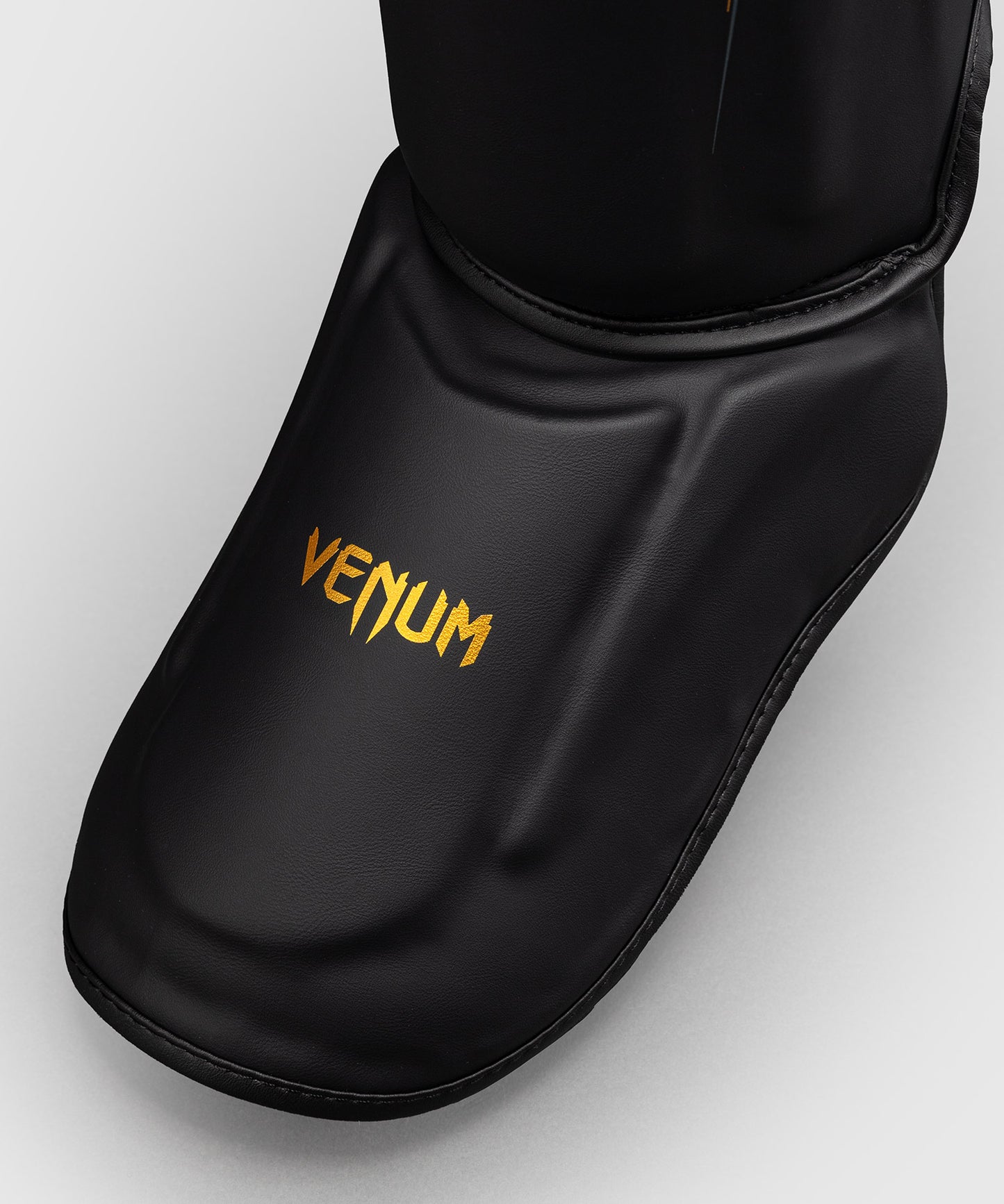 Venum Streamline Paratibie – Nero/Oro