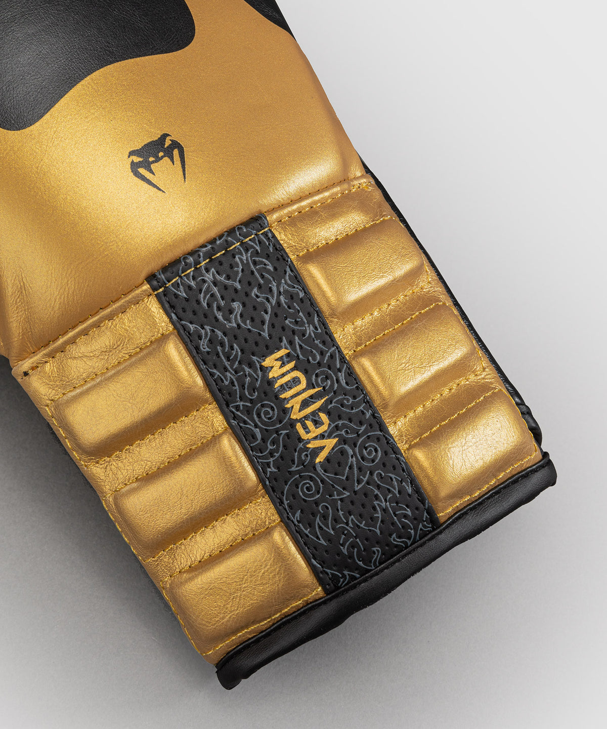 Venum Reverso Boxhandschuhe – Schwarz/Gold