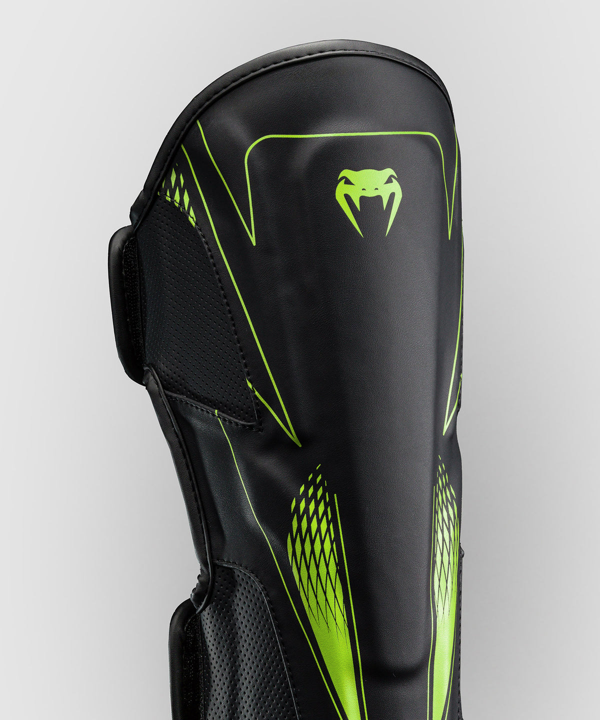 Venum Amazonia Reborn Espinilleras - Negro/Verde