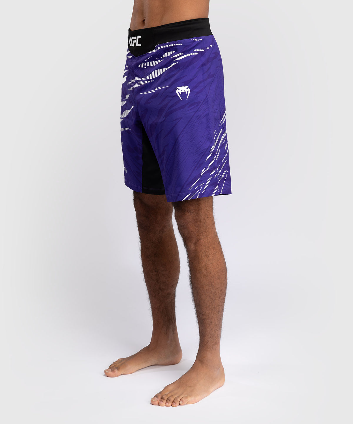 UFC Fusion by Venum Authentic Fight Night Herren Fight Short -Lange Passform - lila
