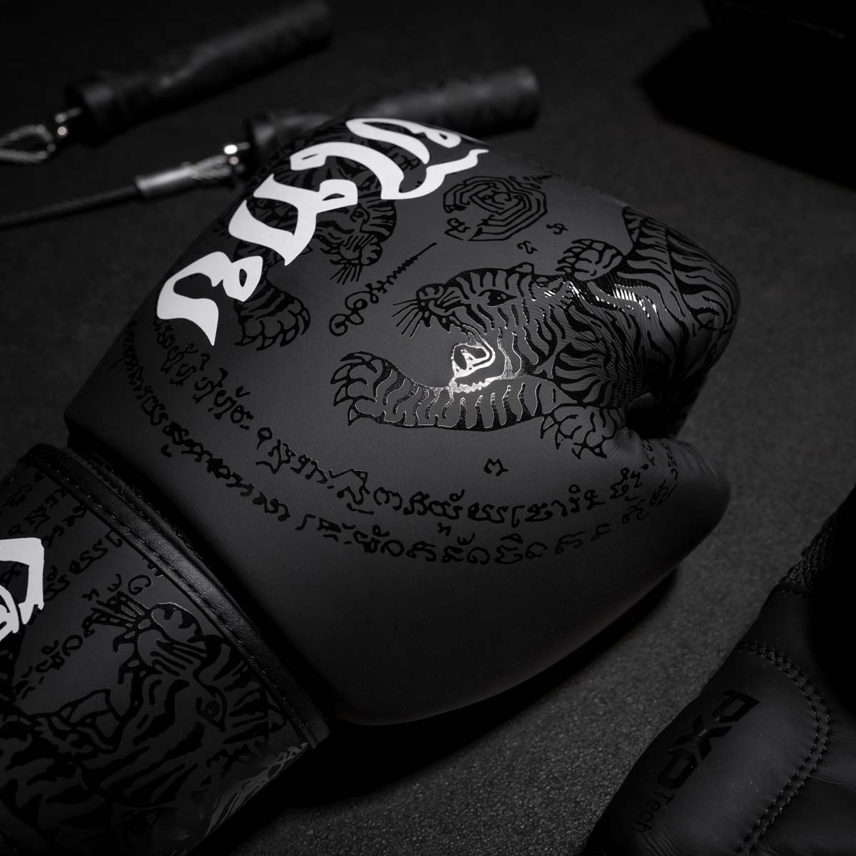 Phantom Athletics Muay Thai Boxhandschuhe - Schwarz