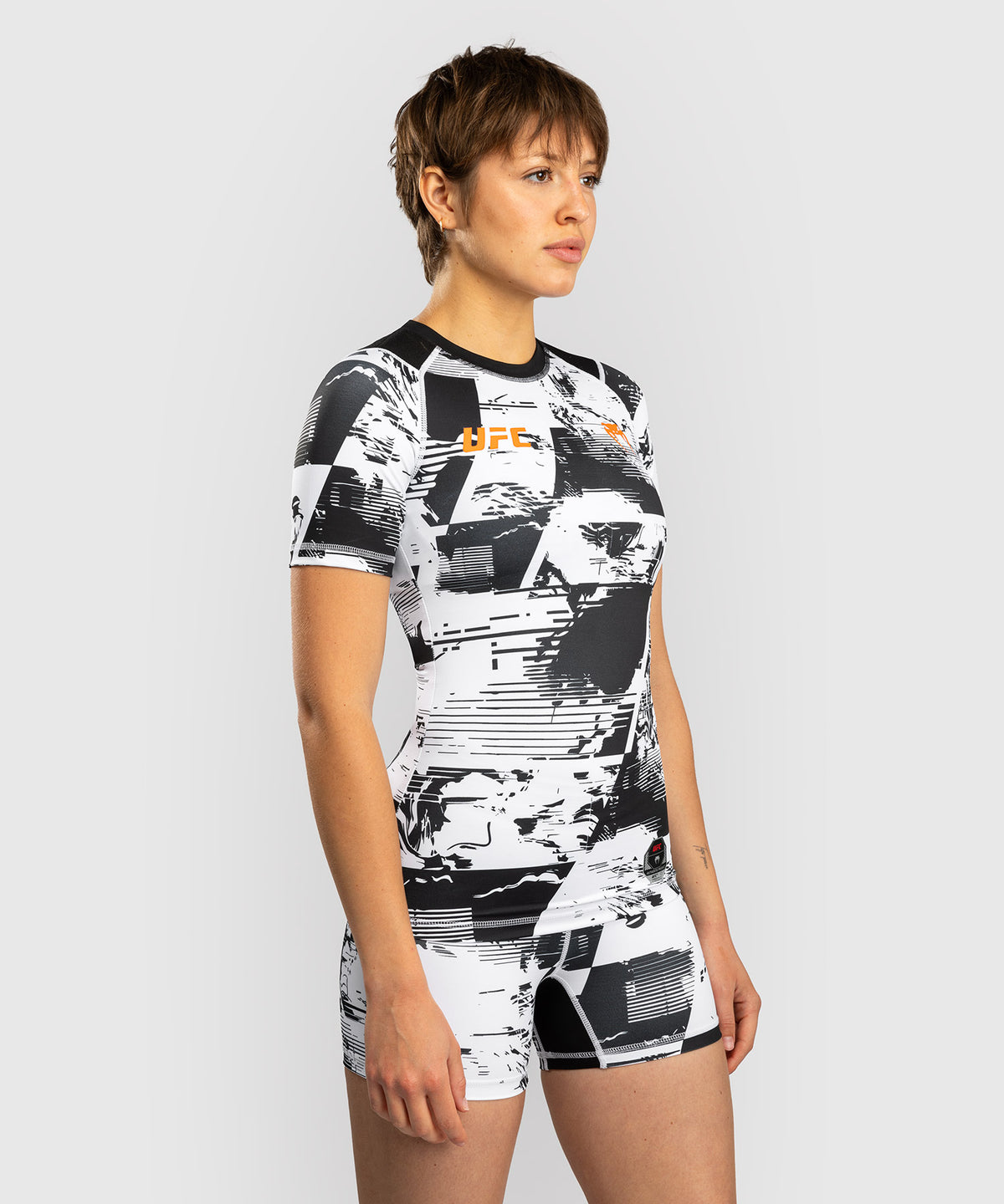UFC Zenith by Venum Authentic Fight Week Rashguard de manga corta Performance Mujer - Blanco