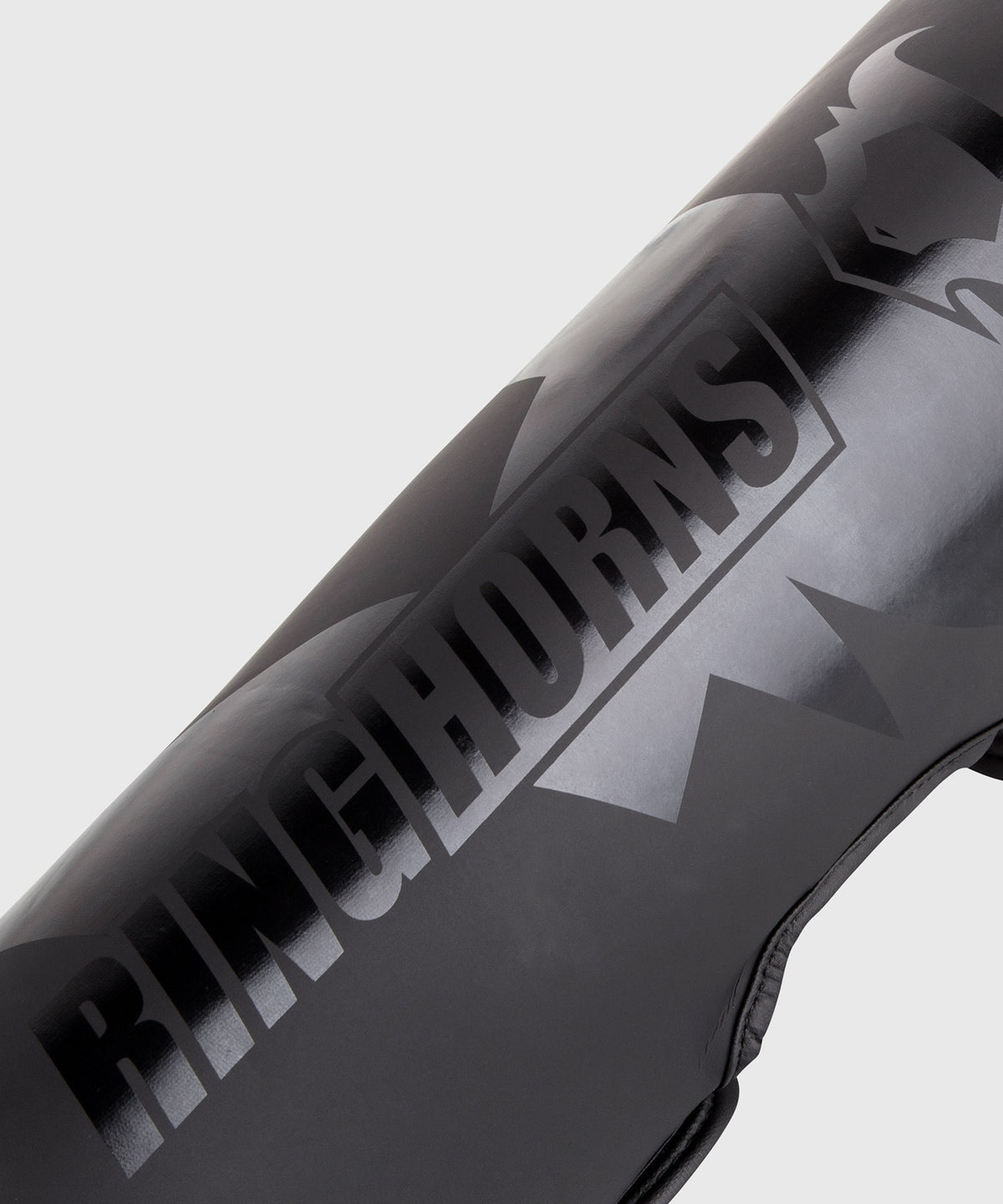 Ringhorns Charger by Venum Shin Guards – Nero/Nero