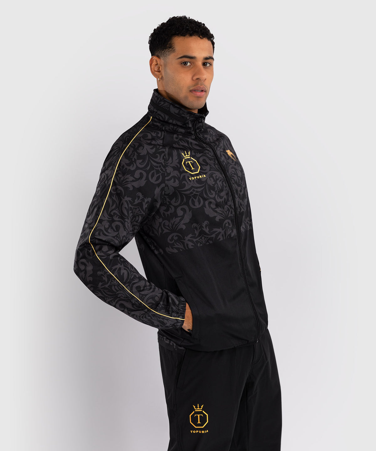 Venum x Topuria Unmatched Edition Chaqueta de Entrenamiento - Negro/Dorado