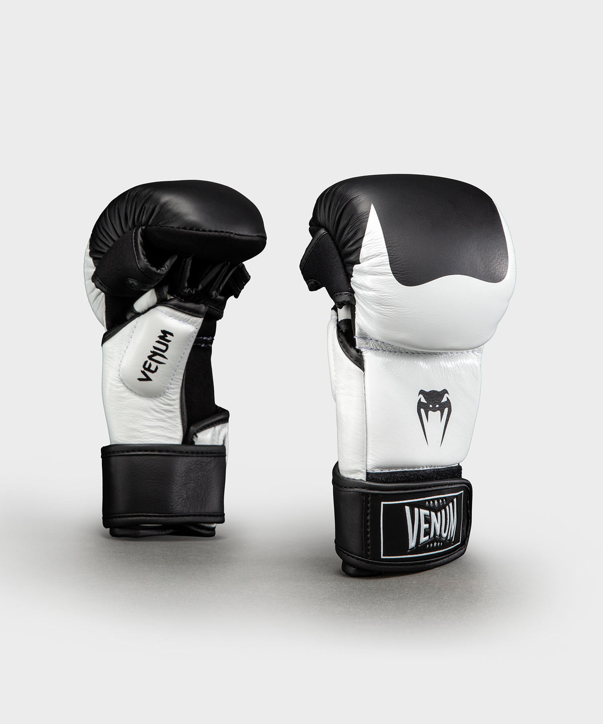 Gants de Sparring en Cuir Venum Attack 2.0 – Noir/Blanc
