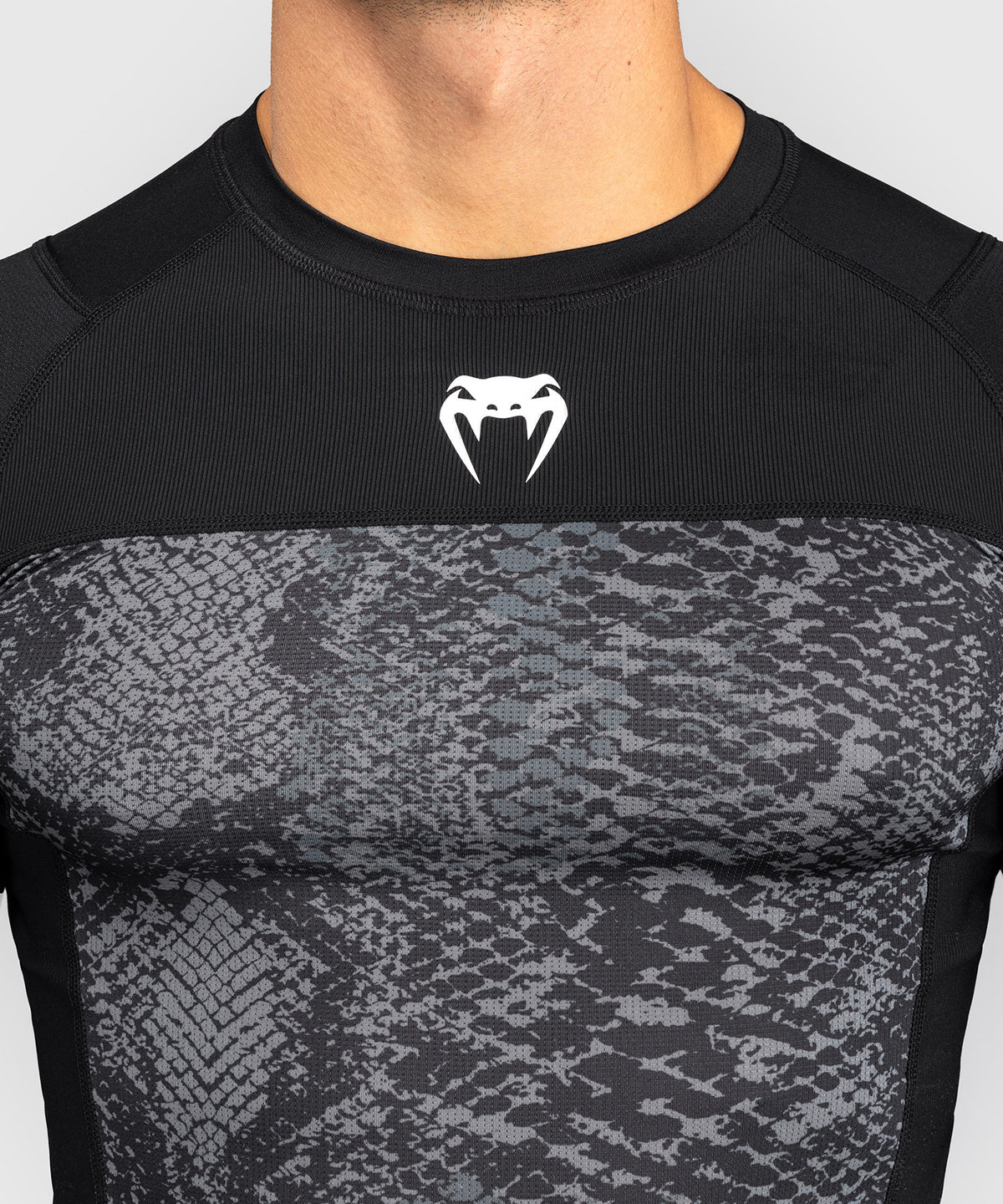 Venum G-Fit Scales Rashguard a Maniche Lunghe – Nero/Grigio Carbone