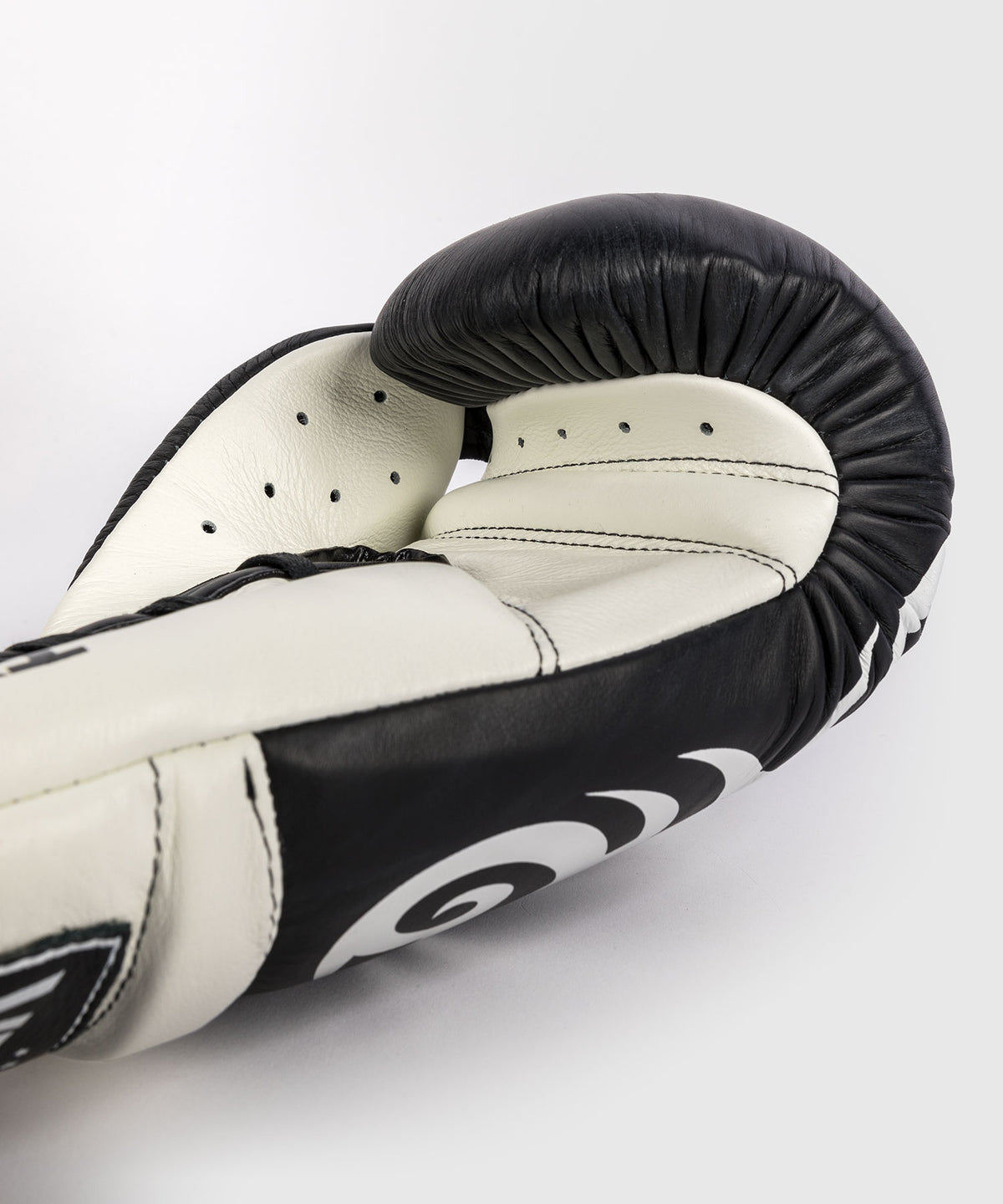 Venum Giant 2.0 Mike Tyson Pro Guanti da boxe con Lacci - Nero Profondo/Bianco Ottico