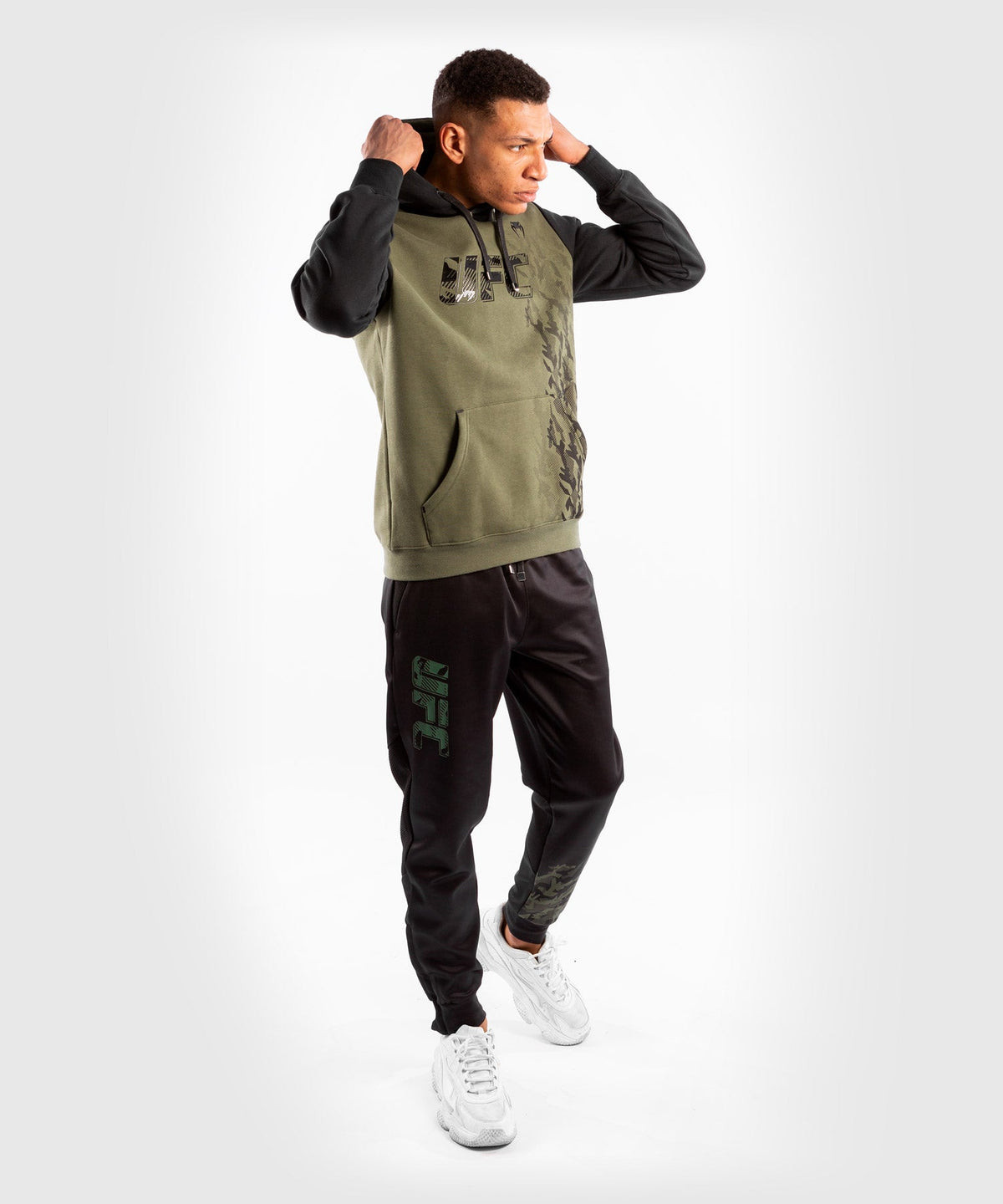 Venum Authentic Fight Week UFC Männer Kapuzenpullover - Khaki