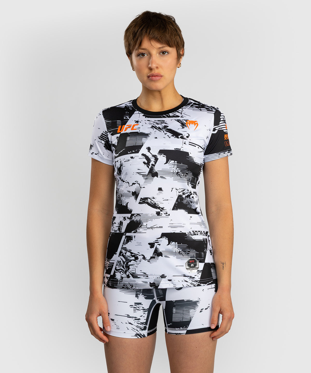 UFC Zenith by Venum Authentic Fight Week Performance Kurzarm T-Shirt Damen - Weiß