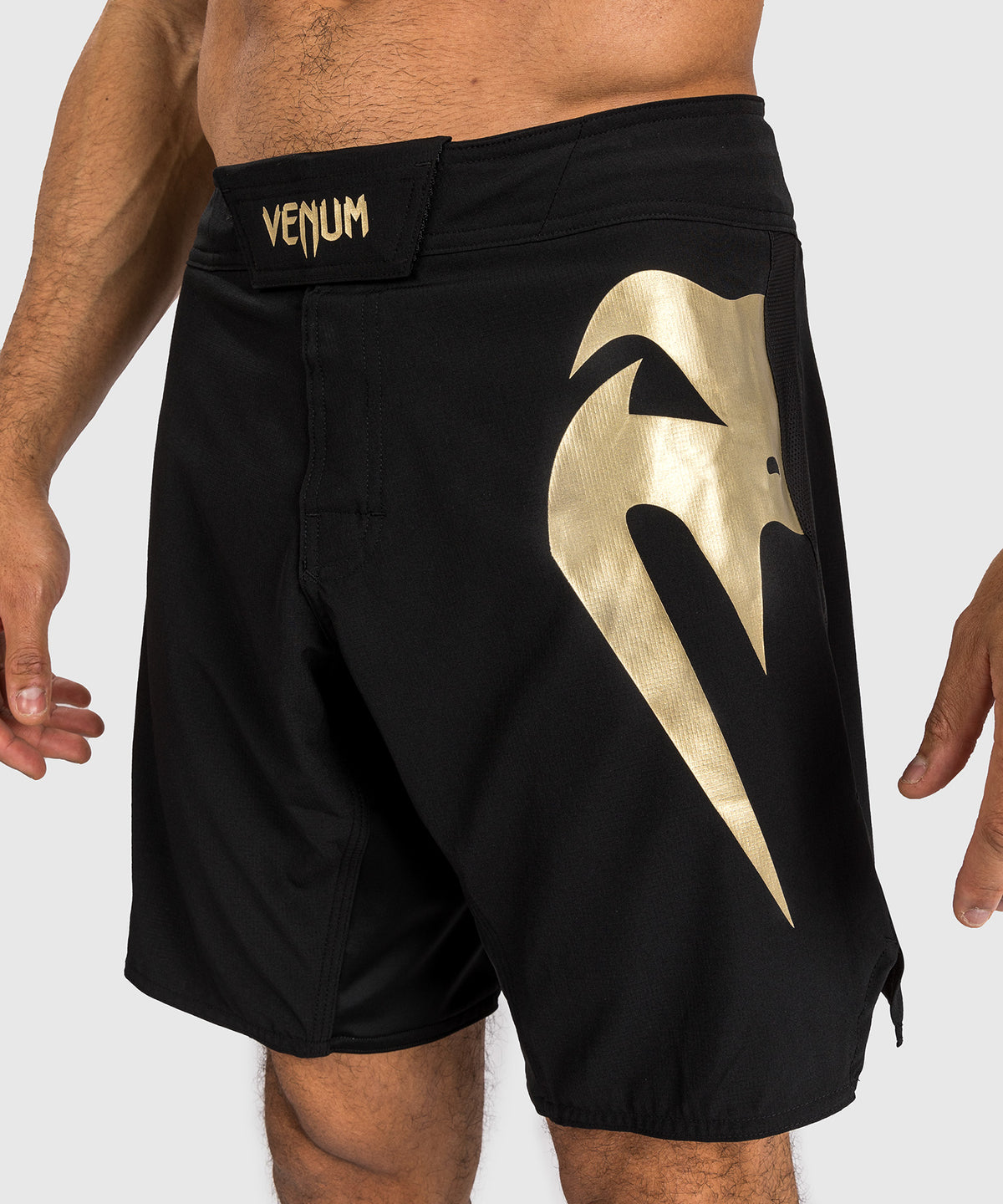 Venum Light 5.0 Fightshorts - Black/Gold