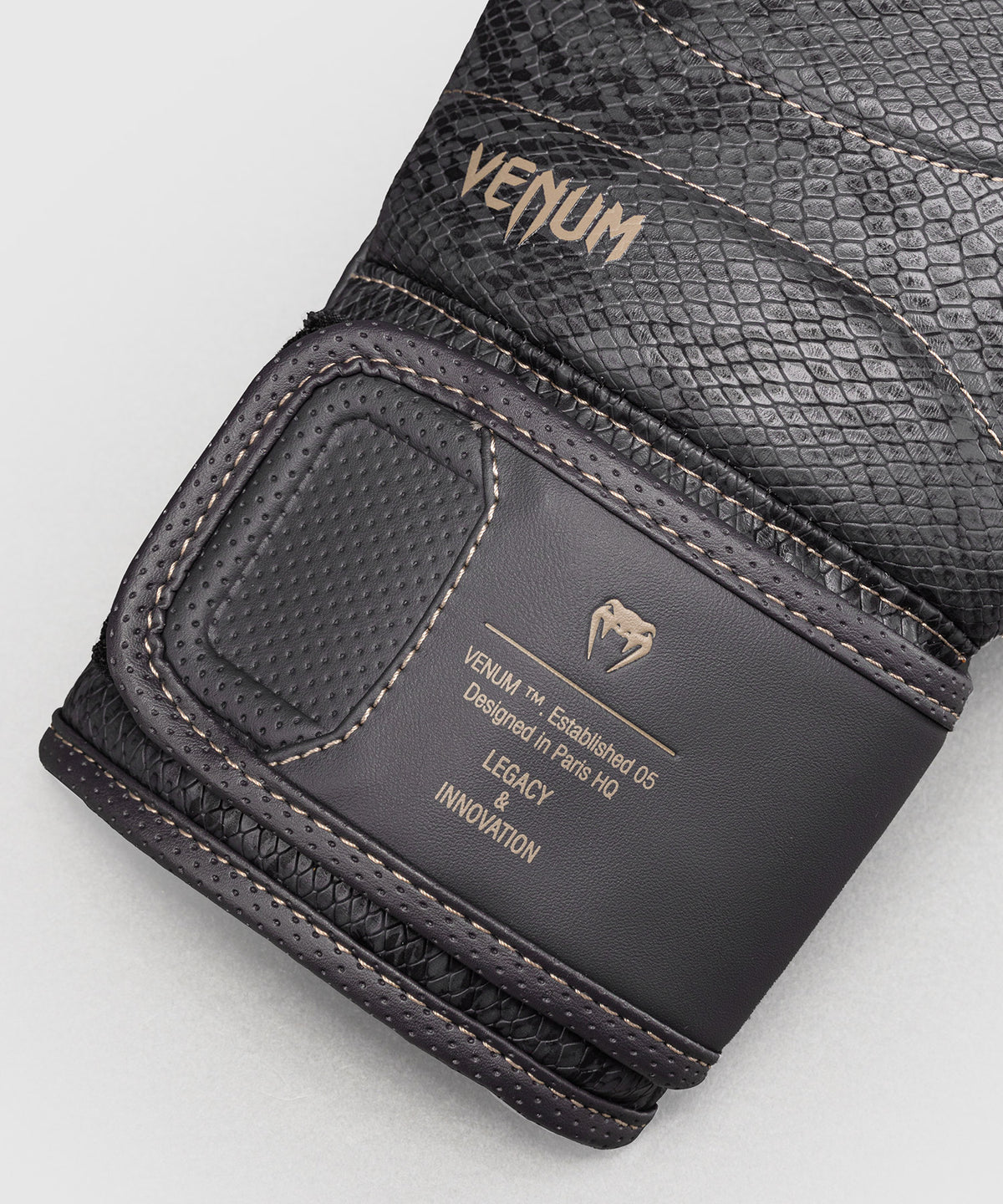Venum Impact Evo Scales Boxhandschuhe – Dunkelgrau