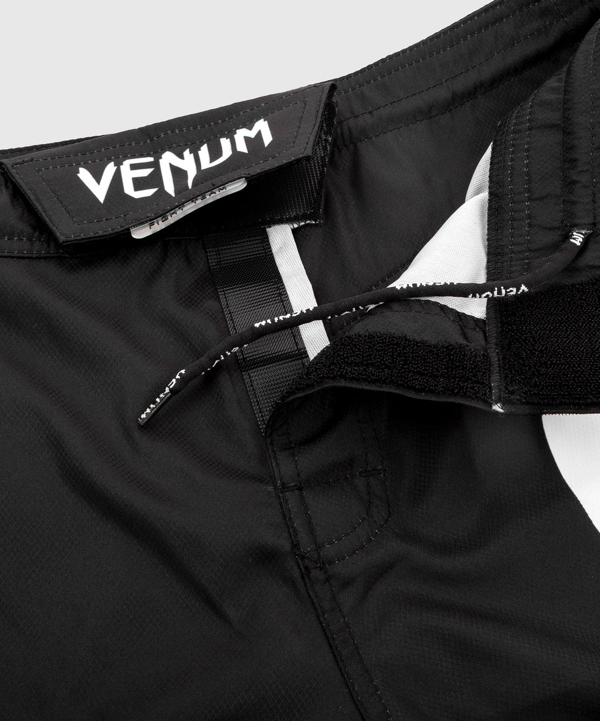 Fightshort Venum Light 3.0 - Noir/Blanc