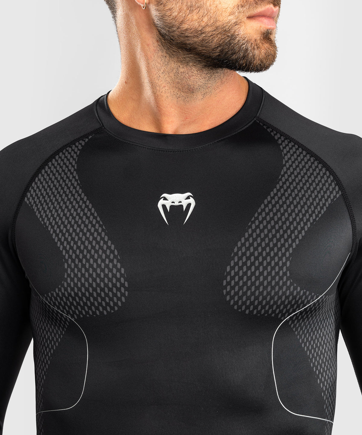 Venum Nexus Long Sleeve Rashguard - Black/Silver