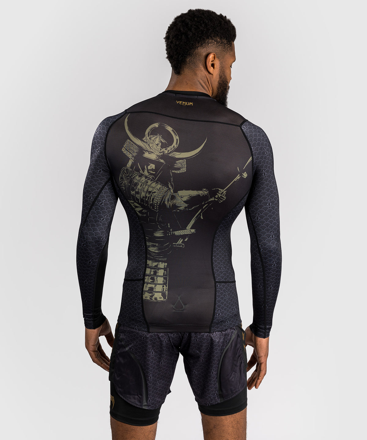 Venum x Assassin’s Creed Shadows Men's Long Sleeve Rashguard - Schwarz